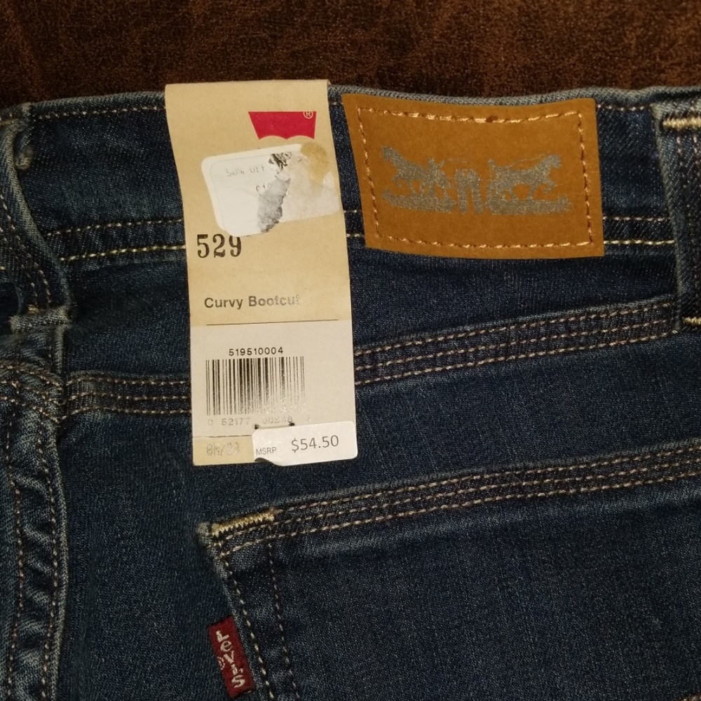 Levis - Picture 4 of 5